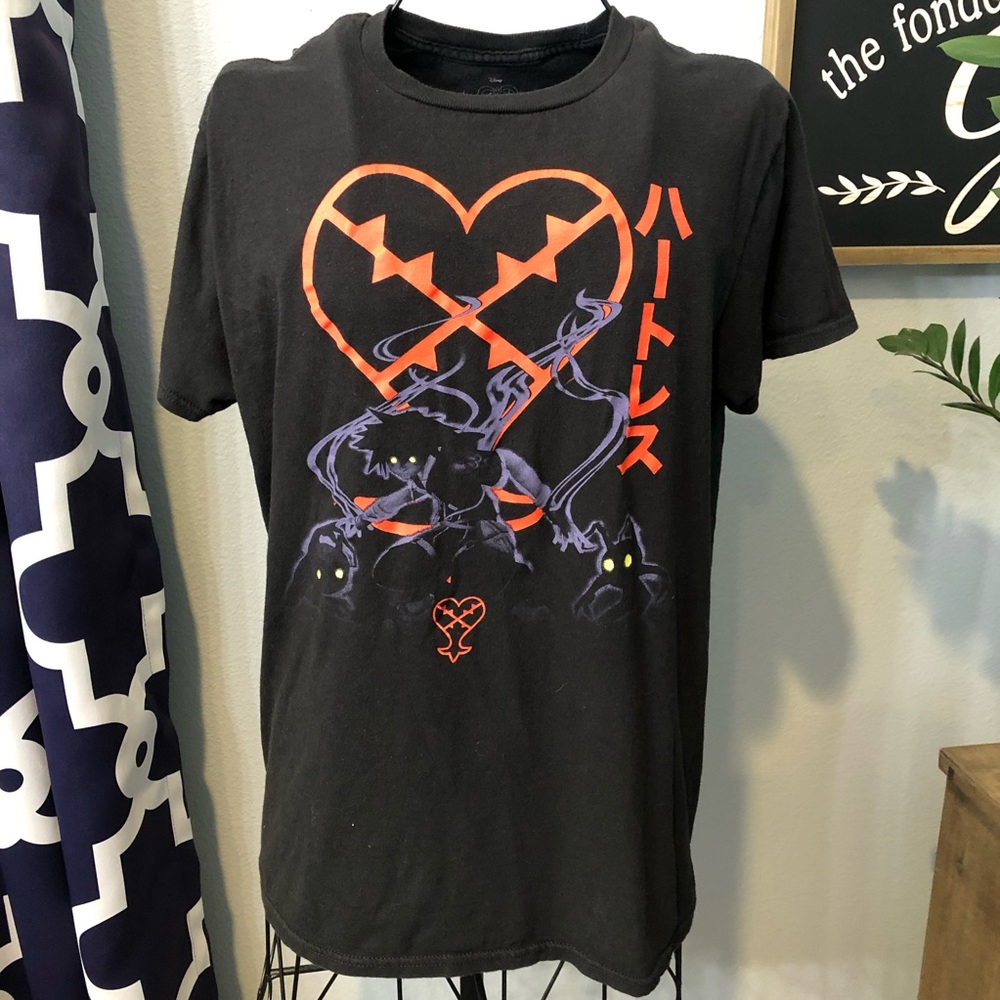 ❤️‍🔥2/$16❤️‍🔥 Kindgom Hearts Neutral t-shirt (Medium)